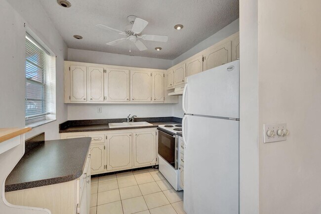 Photo - 332 Sheffield N