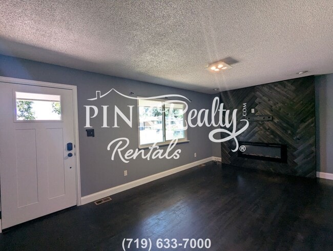 Photo - 2534 Ivanhoe Dr