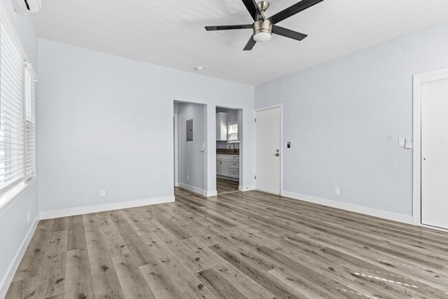 Photo - 1711 E Appleton St Unidad 14