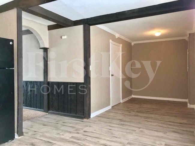 Photo - 3520 Wellington Ave