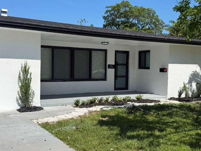 Photo - 160 SE 15th Ave