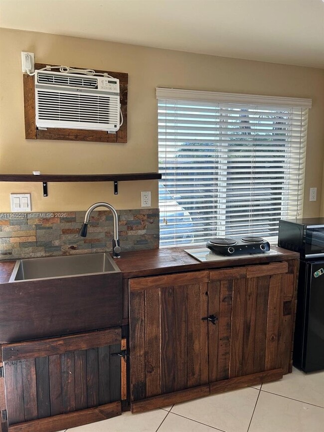 Building Photo - 1301 N 58th Ave Unit 1