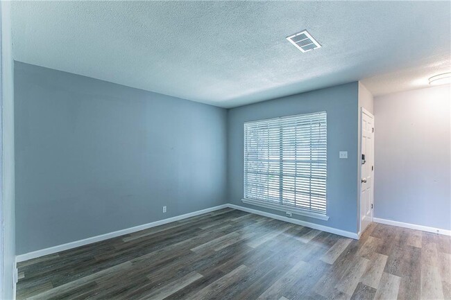 Photo - 1171 Angelina St