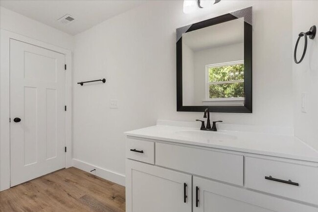 Photo - SPECIAL! Arlington Townes - Beautiful 3 Be...