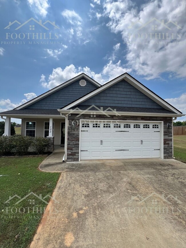 Building Photo - Your Next 3BR Home Awaits – Pets Welcome!
