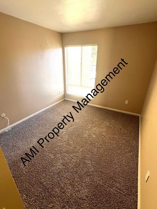 Photo - Move in Special!! $500 off 1st Month's Rent!!