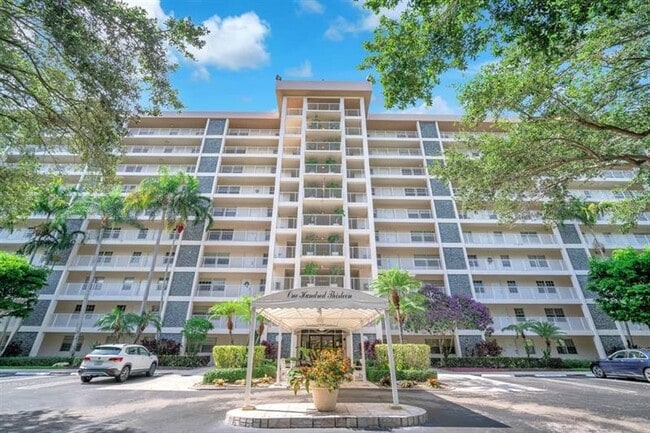 Building Photo - 3520 Oaks Way Unit 705 Rental