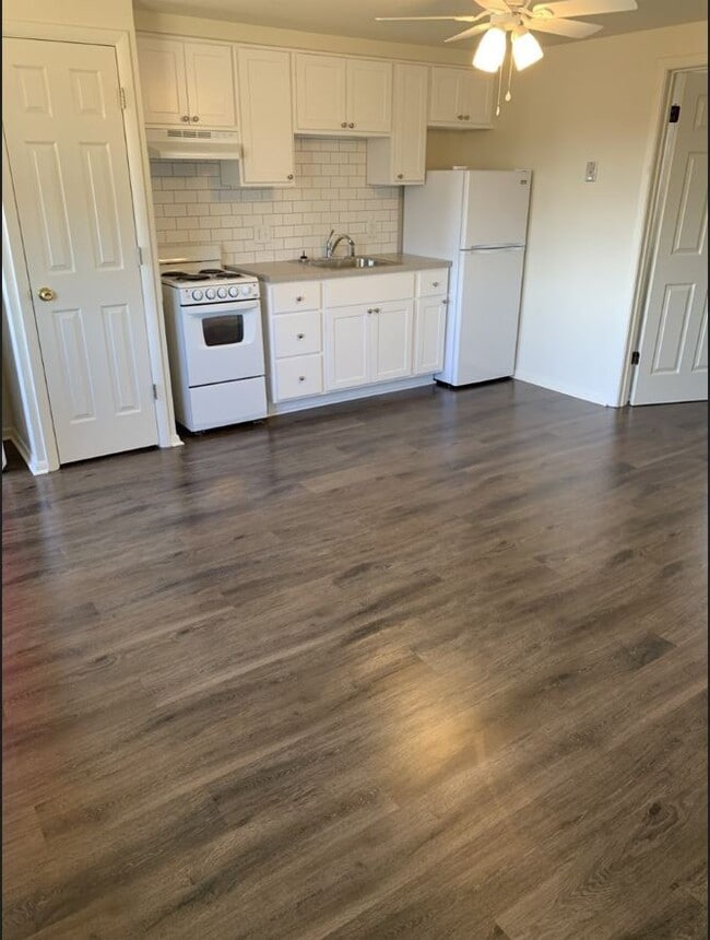 Photo - Country Squire Apartments