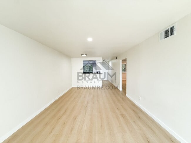 11839 Burbank Blvd Unidad 1