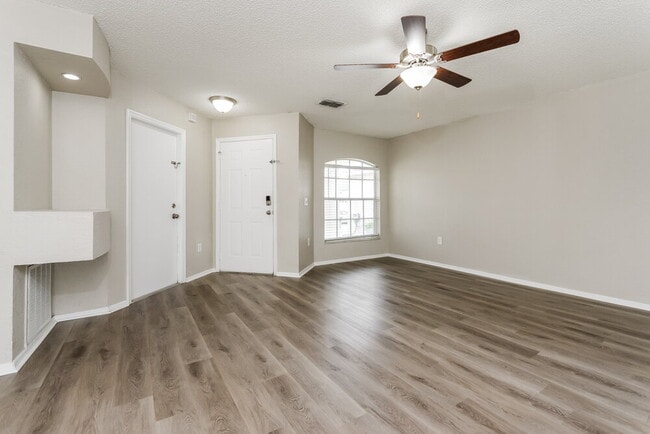 Photo - 2207 Santa Lucia St