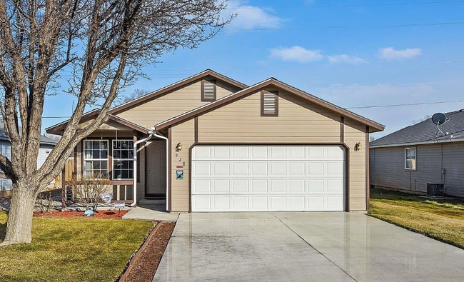 Building Photo - 928 Aspen Grove St