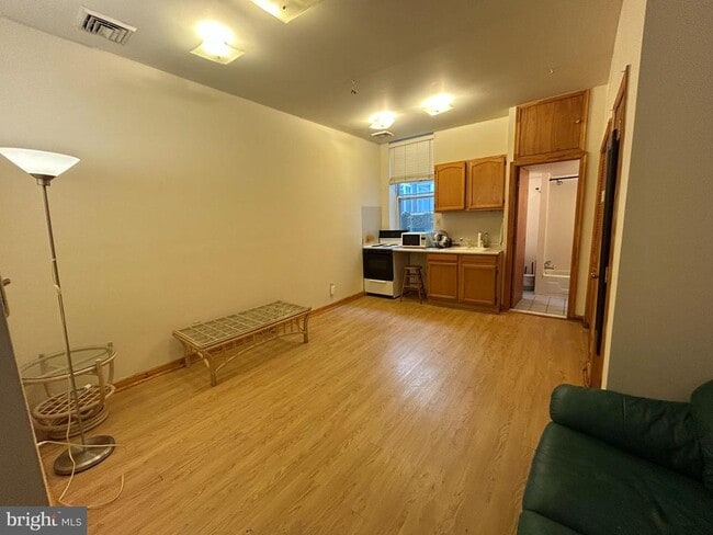 Building Photo - 721 Sansom St Unit 2A Rental