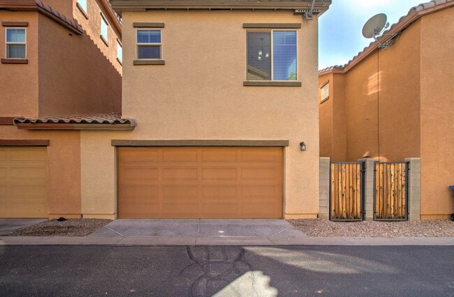 Photo - 2014 N 77th Dr House