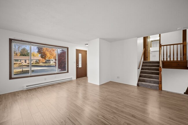 Photo - 1332 W Glenlord Rd