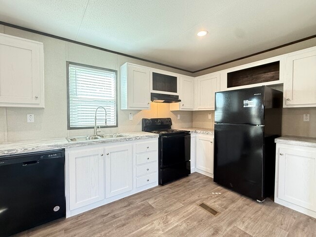 Photo - 203 Linda St