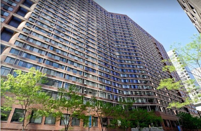 Building Photo - 211 E Ohio St Unit 712
