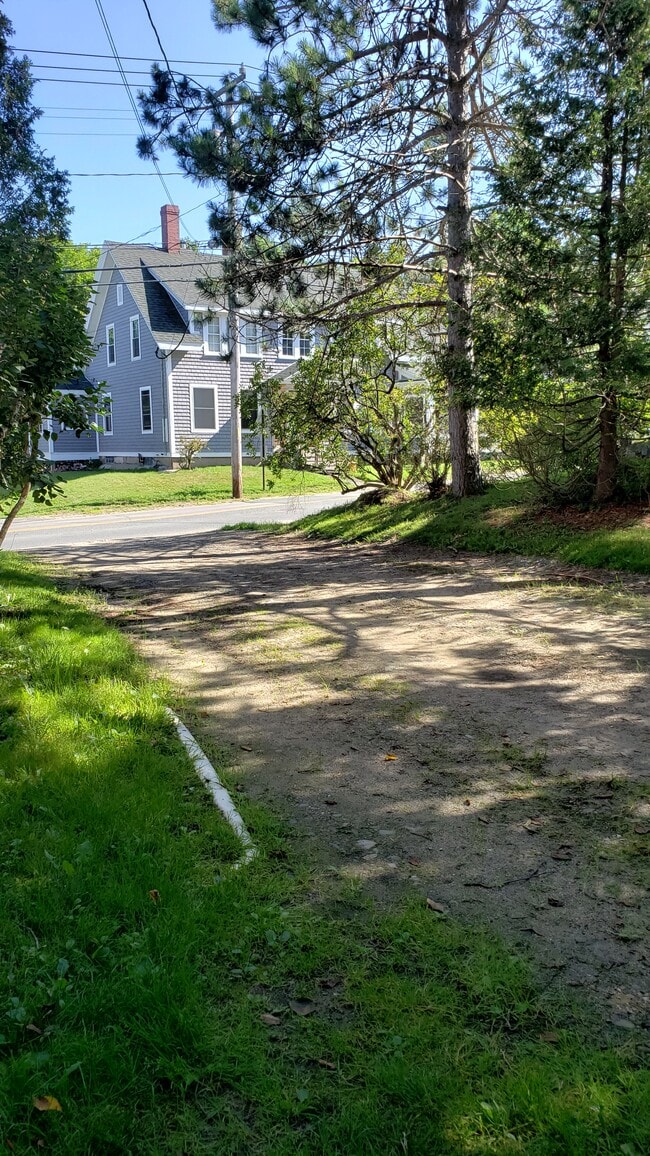 Aparcamiento - 7 Elm St