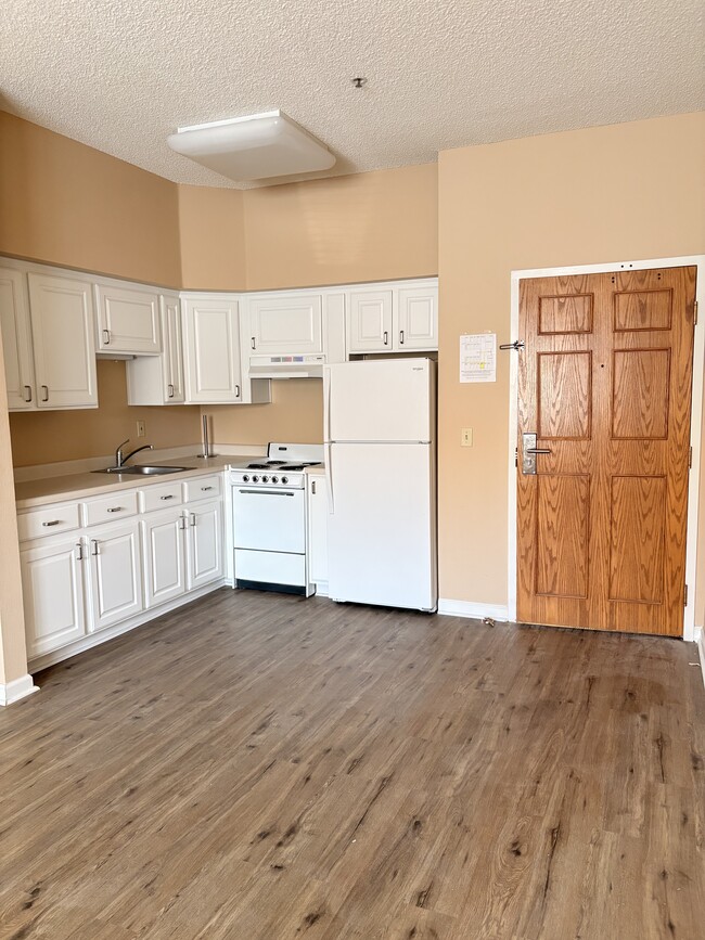 Photo - 555 Highland Dr Unit 105