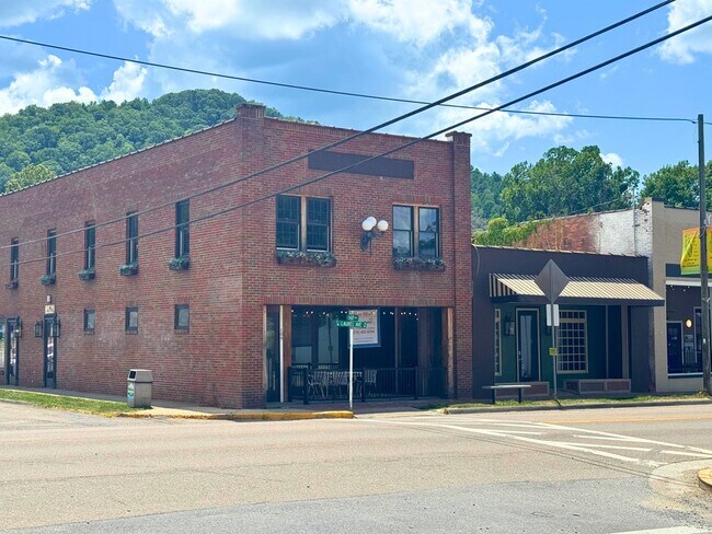 Photo - 109 W Laurel Ave