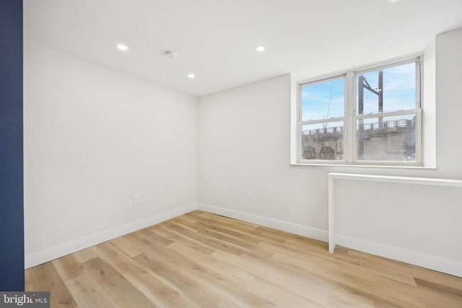 Building Photo - 4522 Baker St Unit 6