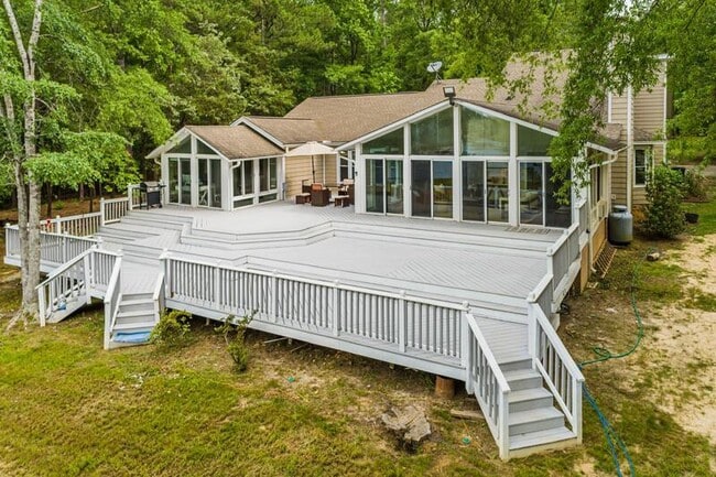 Photo - 311 Derrick Ln House