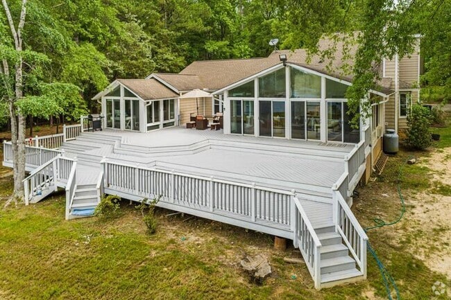 Building Photo - 311 Derrick Ln Rental