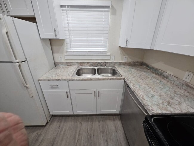 Photo - 915-917 N Fitzhugh Ave