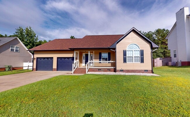 Building Photo - Updated Ranch w/ Bonus in Hope Mills! Rental