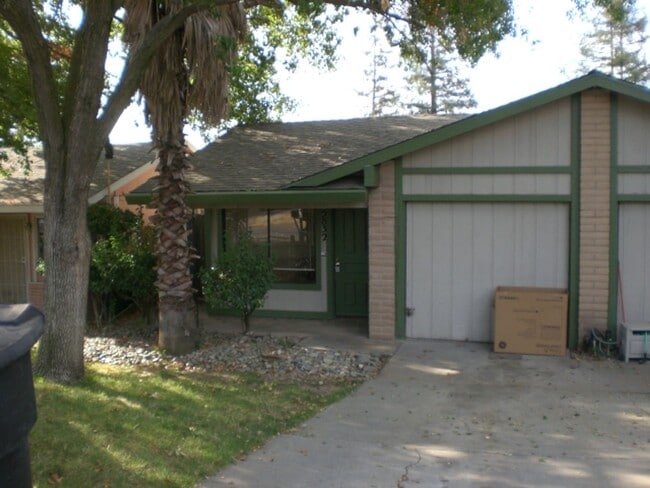 Building Photo - Great 2bd/1bth in Sacramento