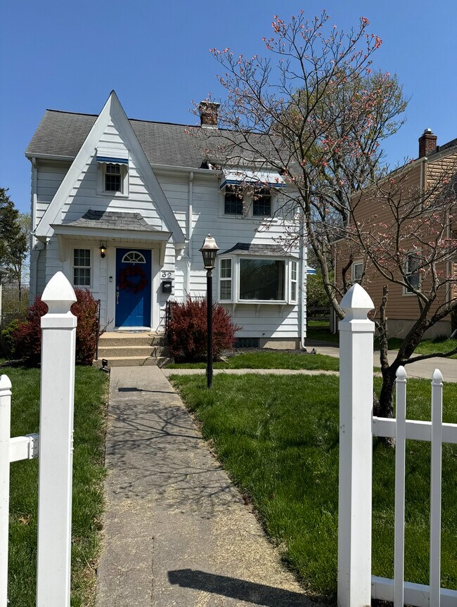 Photo - 32 Verlyn Ave