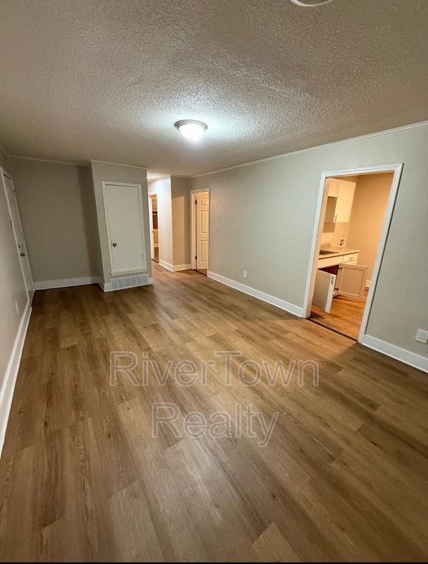 Photo - 192 Charter Ave