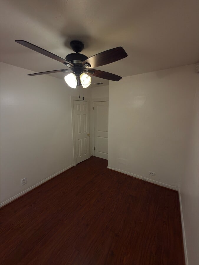 Photo - 550 Alberta St