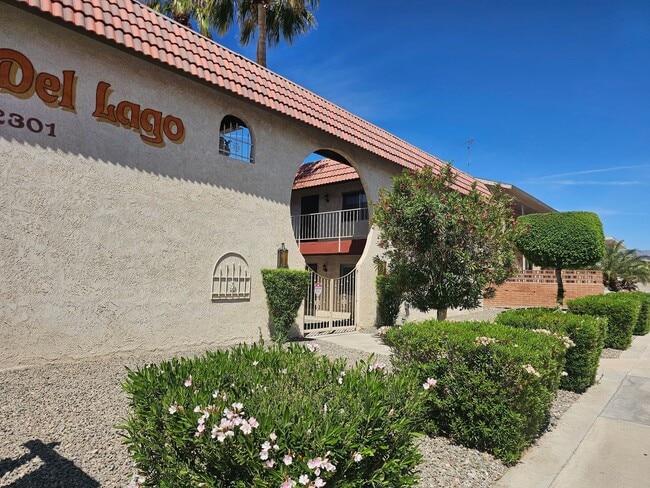 Building Photo - Unfurnished Condo Long Term