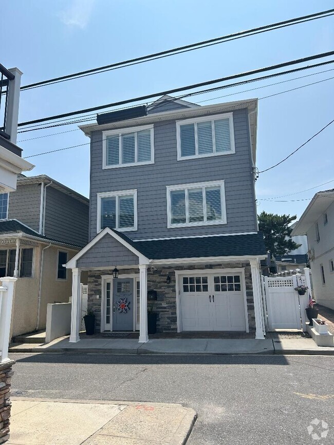 Building Photo - 190 Oceanview Ave Rental