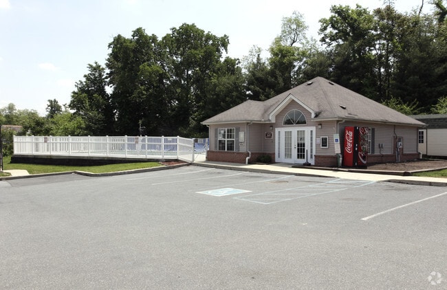 Building Photo - Chestnut Pointe