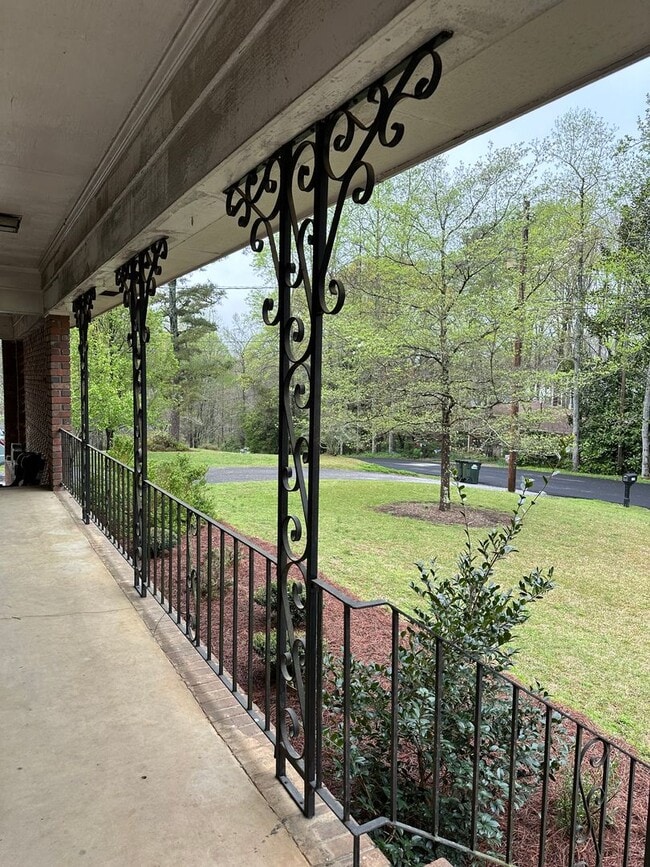 Photo - Large Home on the Eastside on a deadened street - Pre Lease