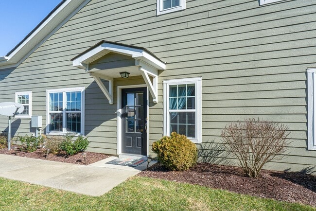 Photo - 301 Shirebrook Cir