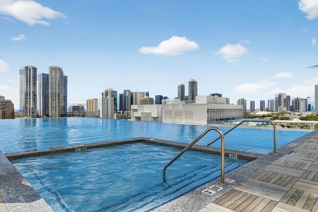 Building Photo - 1515 Liona St Unit 2109