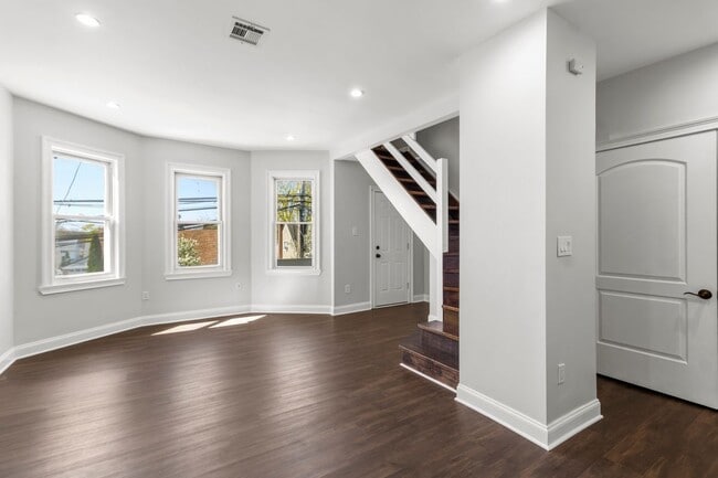 Photo - 322 Rutherford Blvd