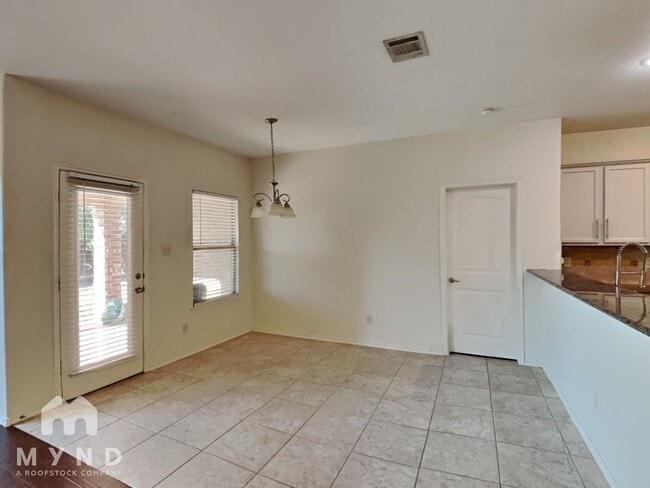Photo - 5591 Coventry Drive