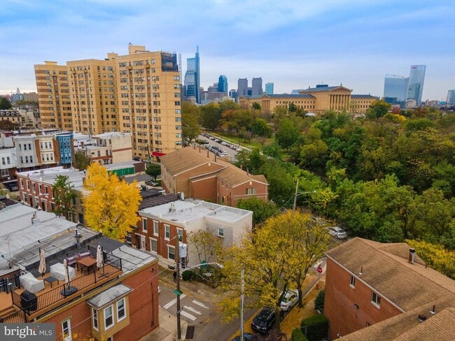 Building Photo - 2719 Folsom St