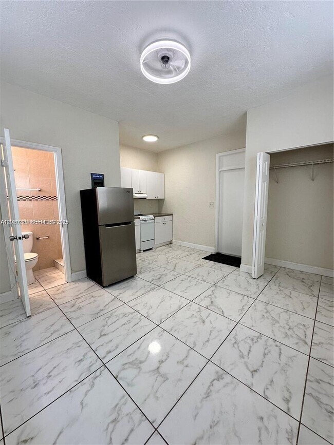 912 NW 9th Ave Unit 8