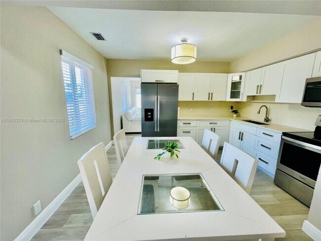 Photo - 3 bedroom in Hollywood FL 33020