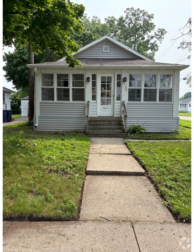 Building Photo - 1061 S Terrace St Rental