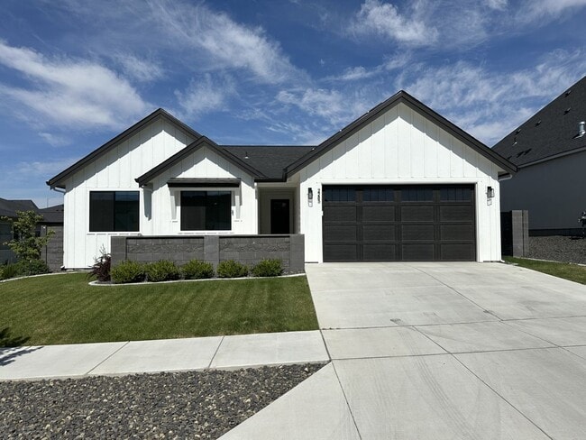 Building Photo - Luxury 4-Bed, 3-Bath Custom Home for Lease – 1,806 sq ft in South Richland