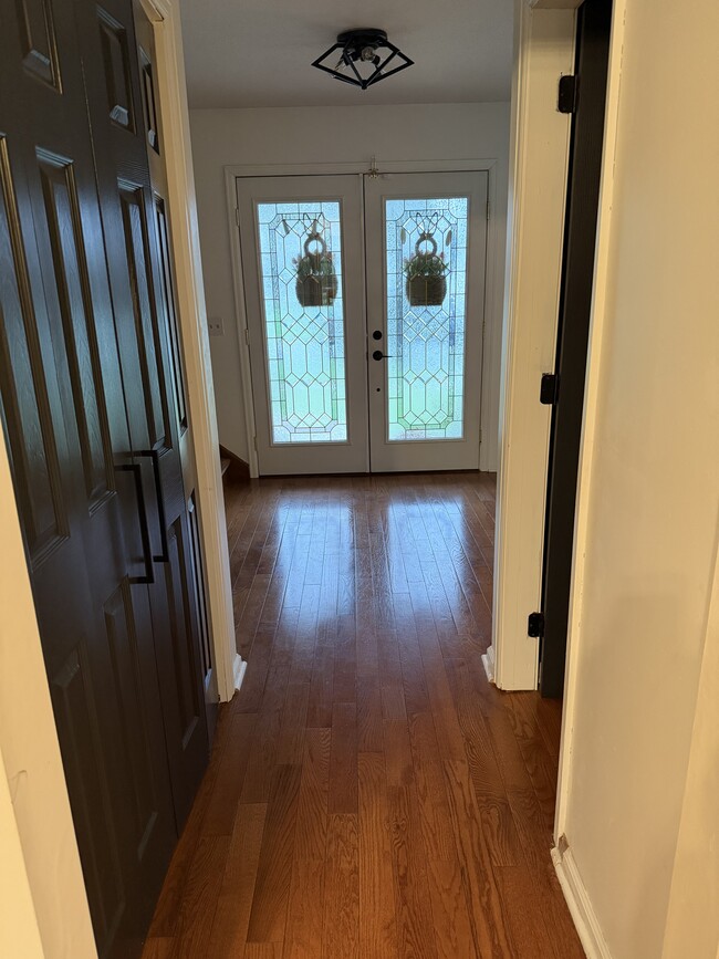 Entry way - 758 Cricket Ln