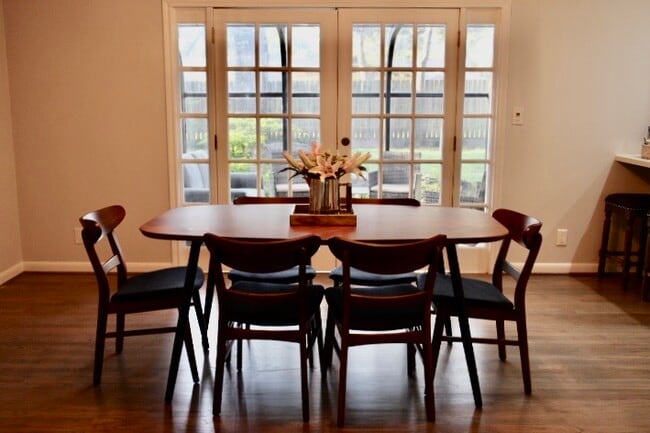 Dining room - 5403 Carew St