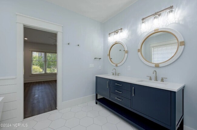 Photo - 7110 Saybrook Dr