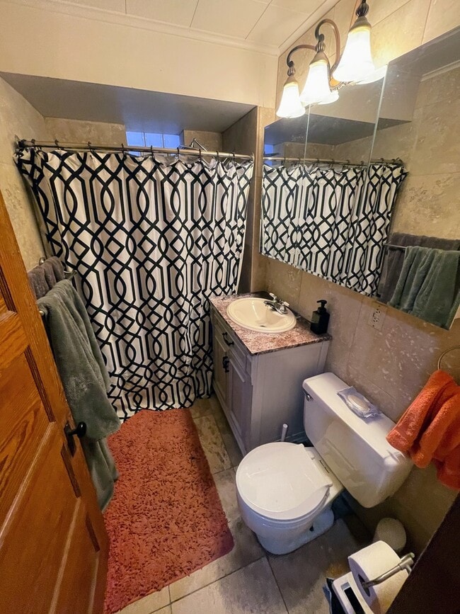 Photo - 827 W Aldine Ave Unidad 3