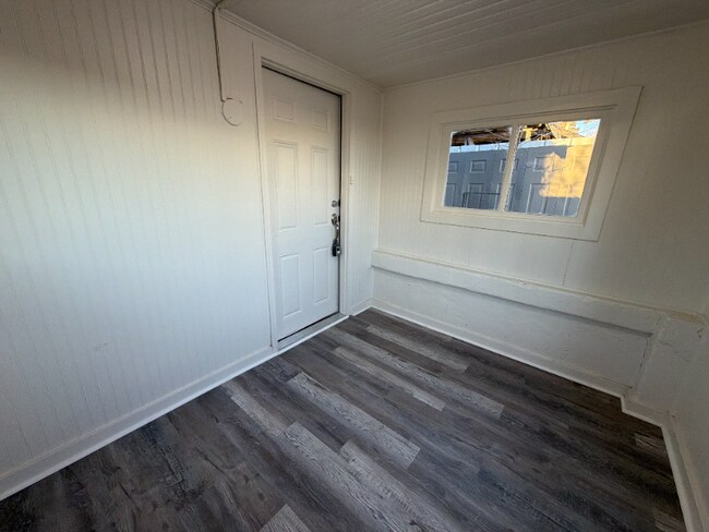 Photo - 18933 Main St